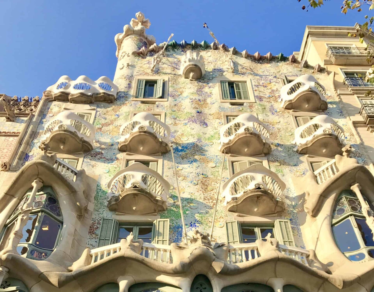 walking tour gaudi barcelona