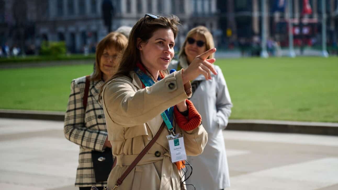 A blue badge guide points out things to see in Parliament Square Garden in London