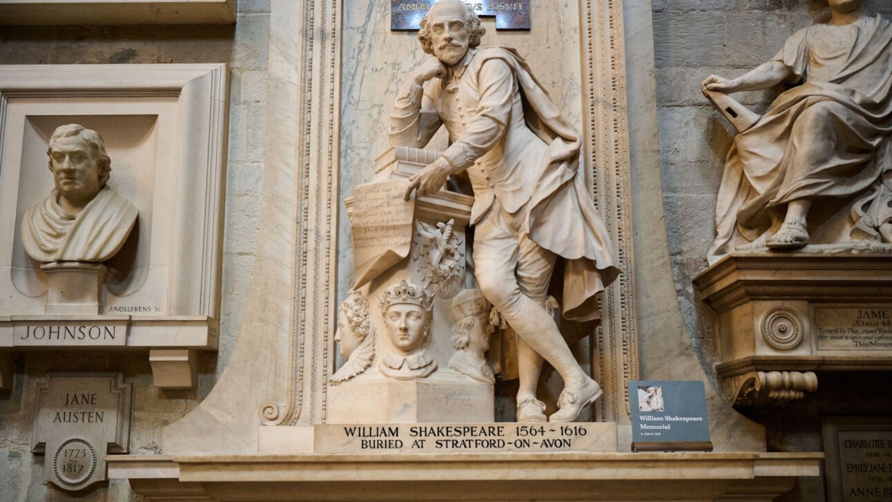 The statue of William Shakespeare inside Westminster Abbey